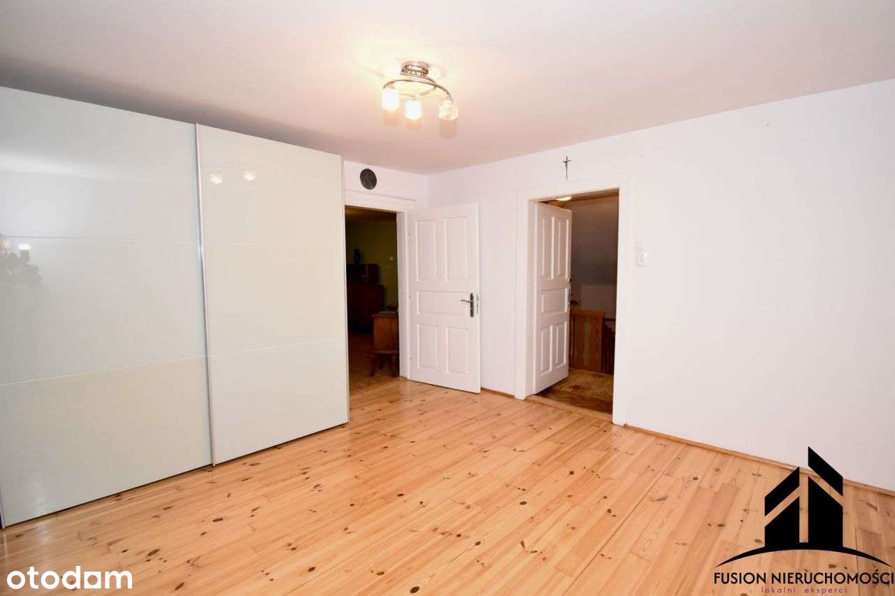 Przestronny dom z potencjałem-idealny dla rodziny-10