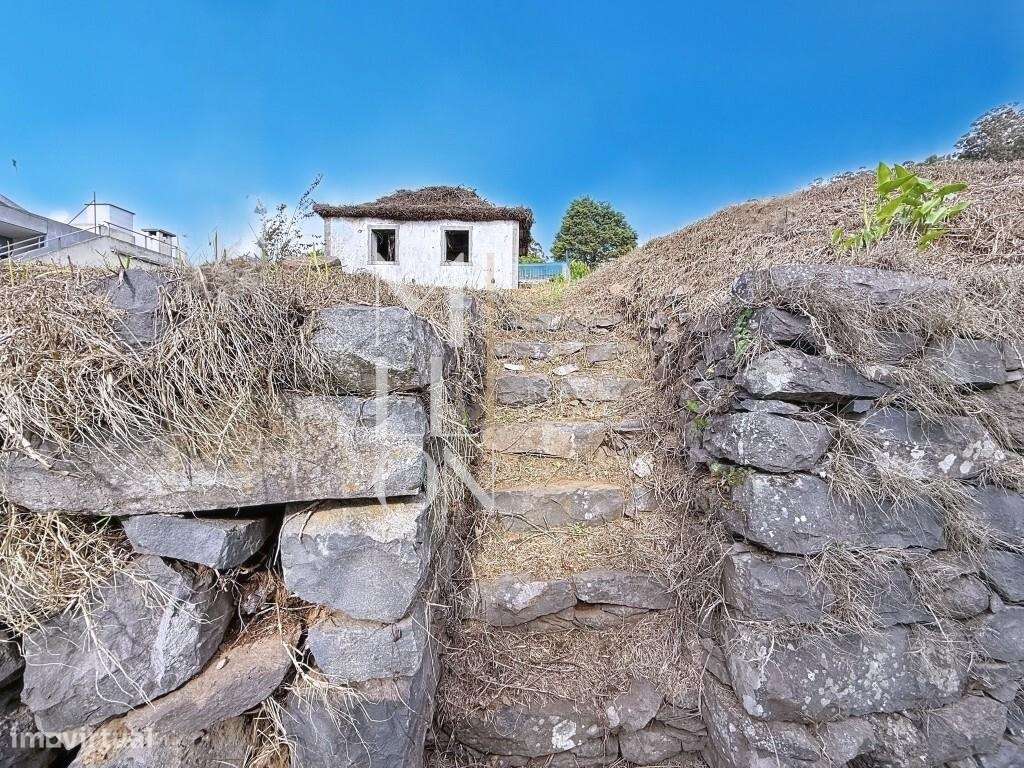 Propriedade no Arco da Calheta para recuperar-22