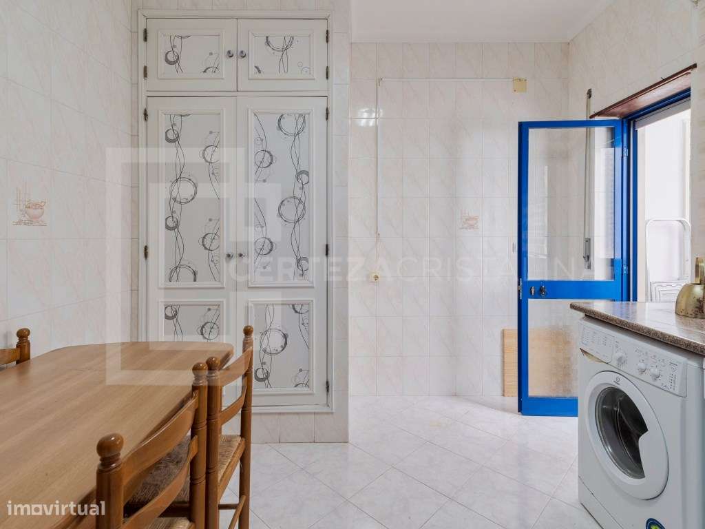 Apartamento T2 com varandas na Baixa da Banheira-7