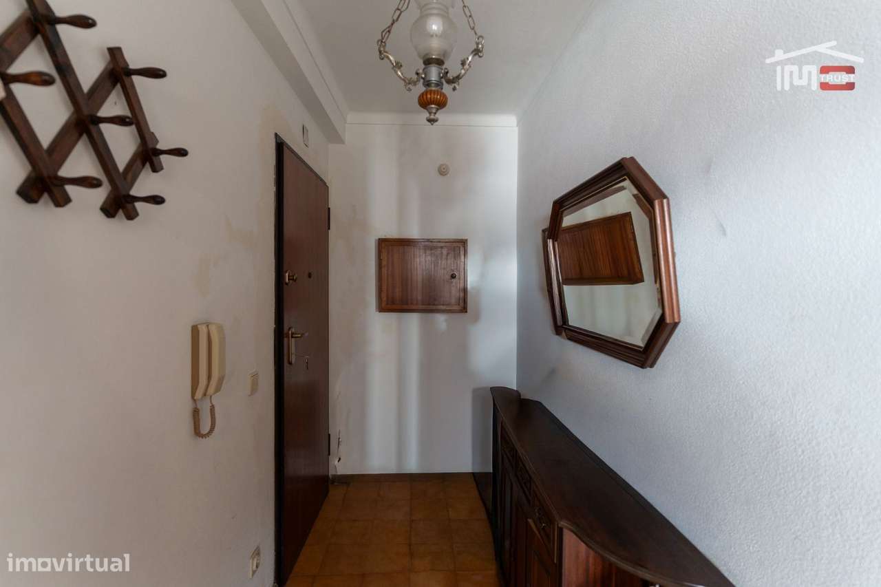 APARTAMENTO T2 COM ELEVADOR E PARQUEAMENTO NA CAVE VISTA MAR LATERA...-9