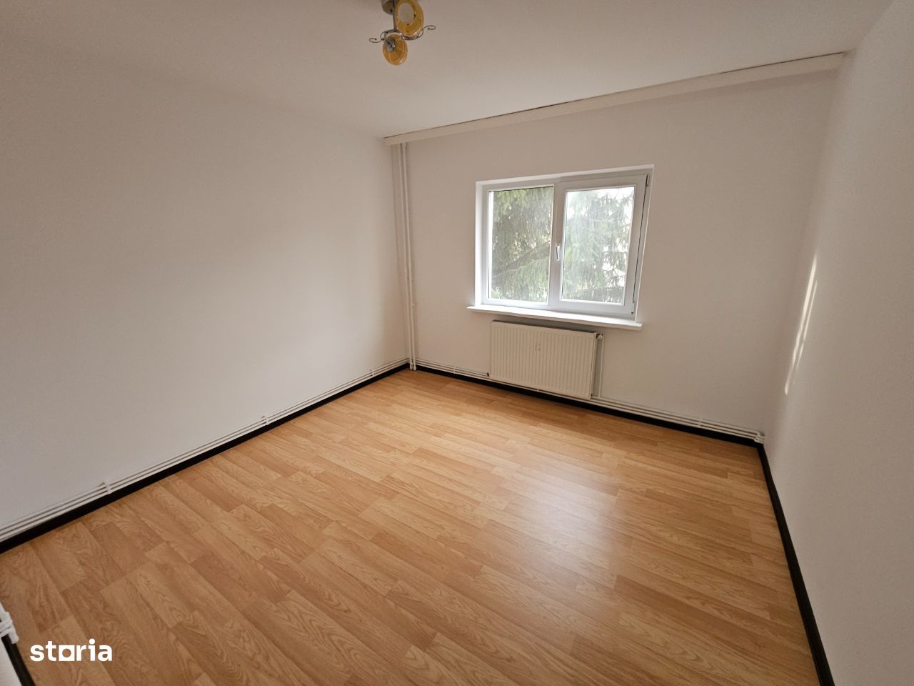 De vânzare apartament 3 camere confort 1 dec ,etajul 3/4 ,Bere