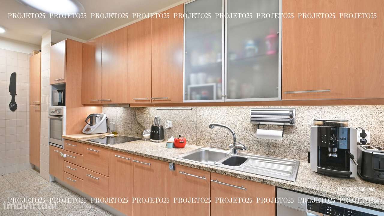 T2 C/ Terraço Privativo em Condº Fechado com piscina  - Casa da Música-14