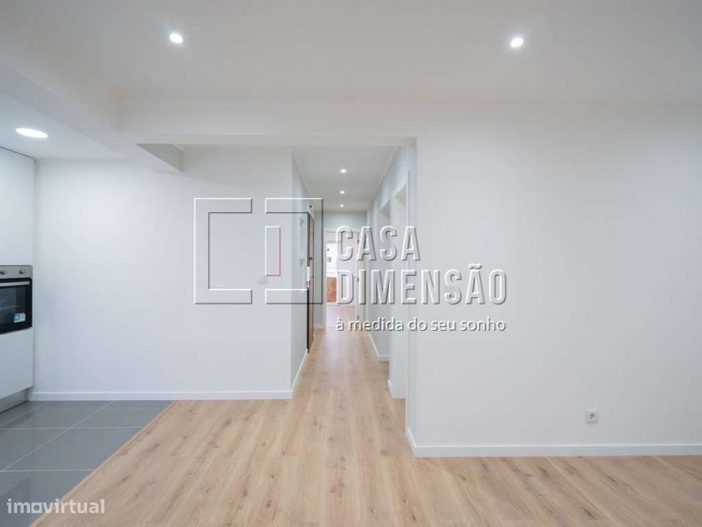 Apartamento de tipologia T2, em fase de Remodelação, no Cacém!!-4