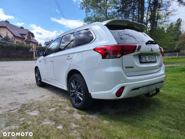 Mitsubishi Outlander - 11