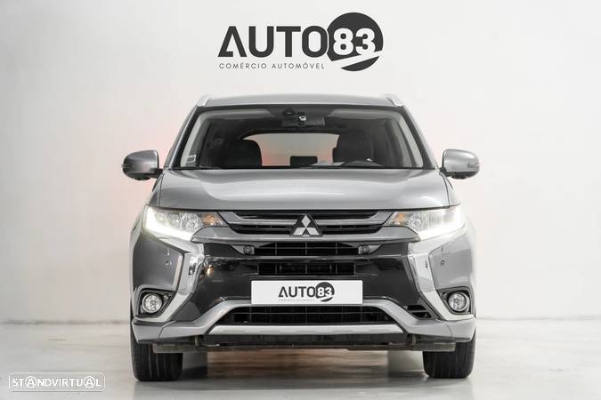 Mitsubishi Outlander 2.0 PHEV Instyle Navi - 2