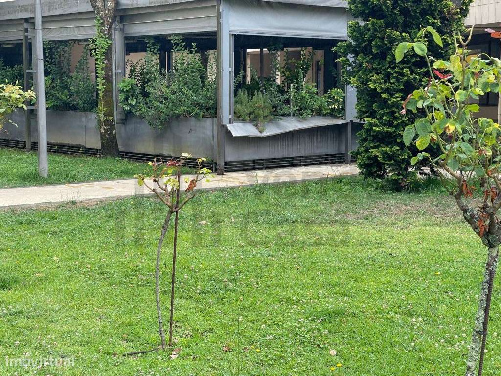 Vende-se Loja Comercial - Braga-7