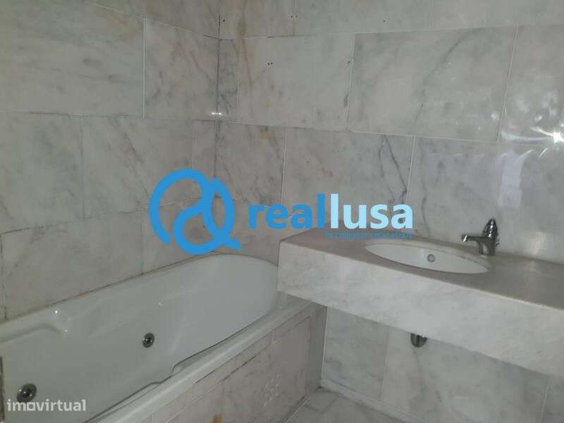 Apartamento T3 Duplex c/ garagem Bonfim Porto-13