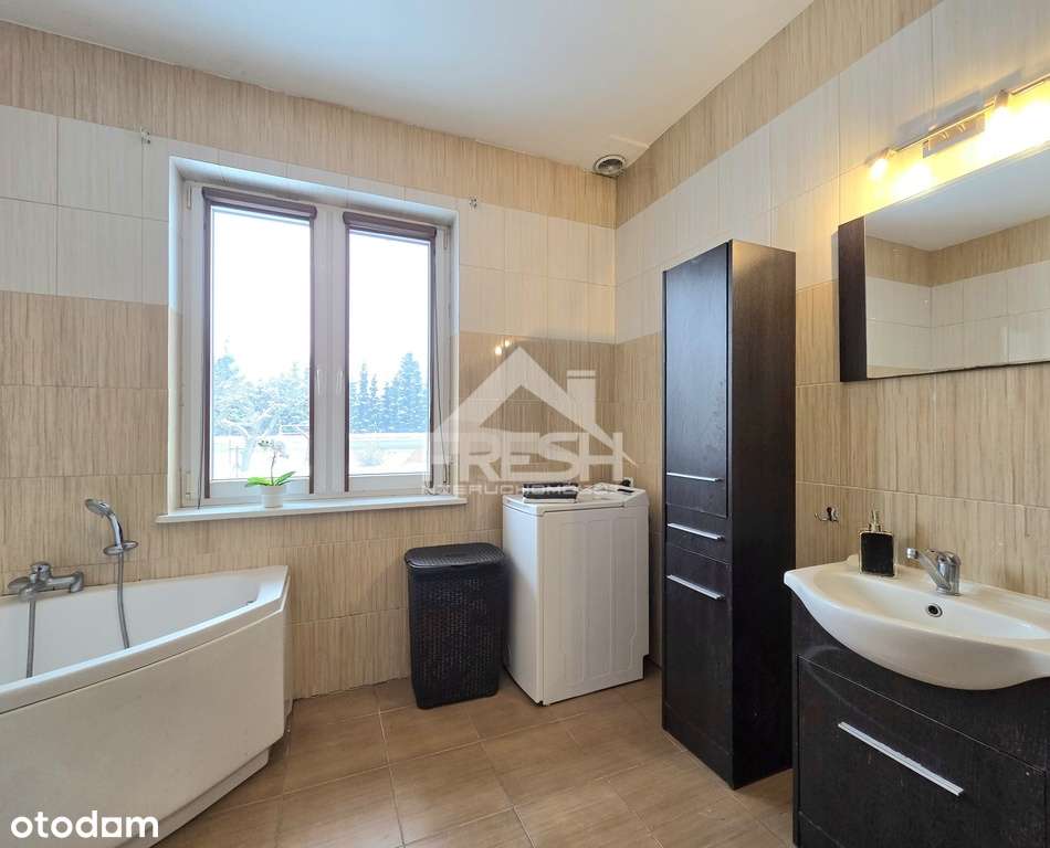 Dom w Bladowie z dużym ogrodem i tarasem-13