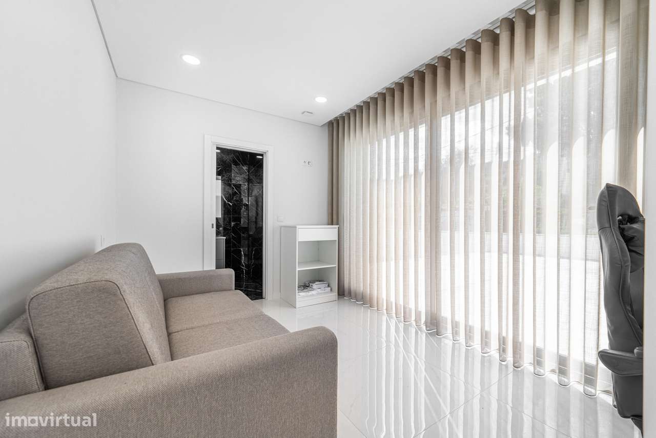 Moradia T4 semi-nova c/ 4 suites-26