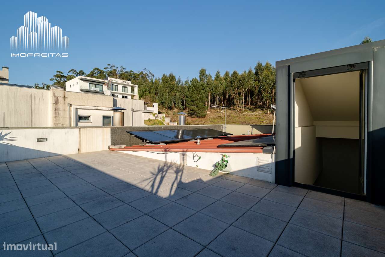 Moradia T4 de Luxo com Piscina numa das Melhores Zonas de Braga!-31