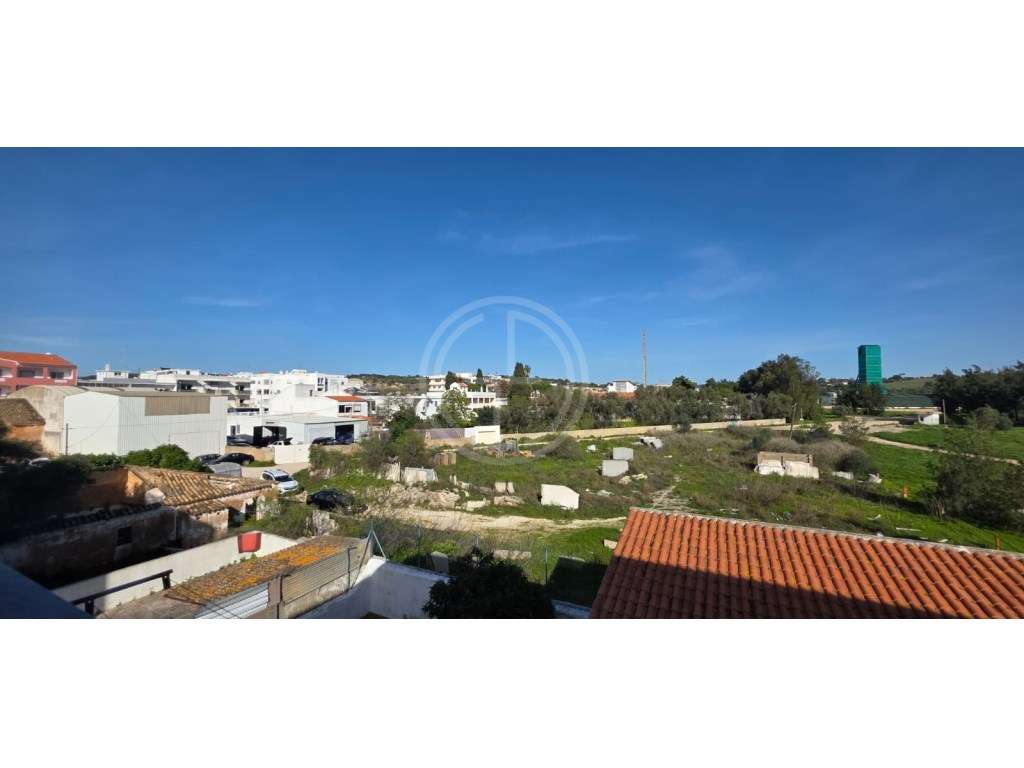 Apartamento T3 Renovado localizado em Loulé-19