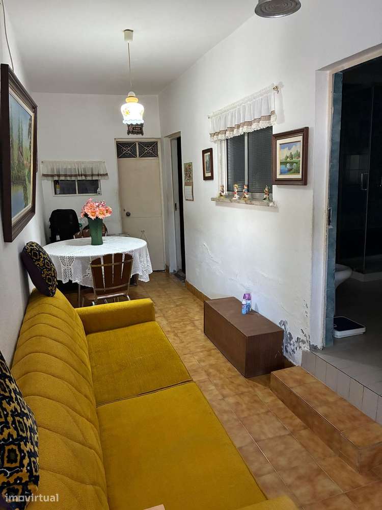 Moradia T5 Isolada com Jardim e Varanda-6