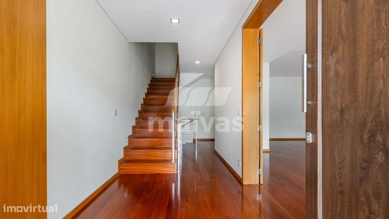 Moradia Gaveto T4-5