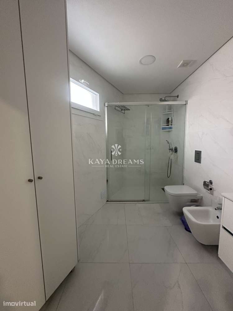 Moradia Semi Nova T4 de Luxo em Famões, a um Passo de Lisboa-10