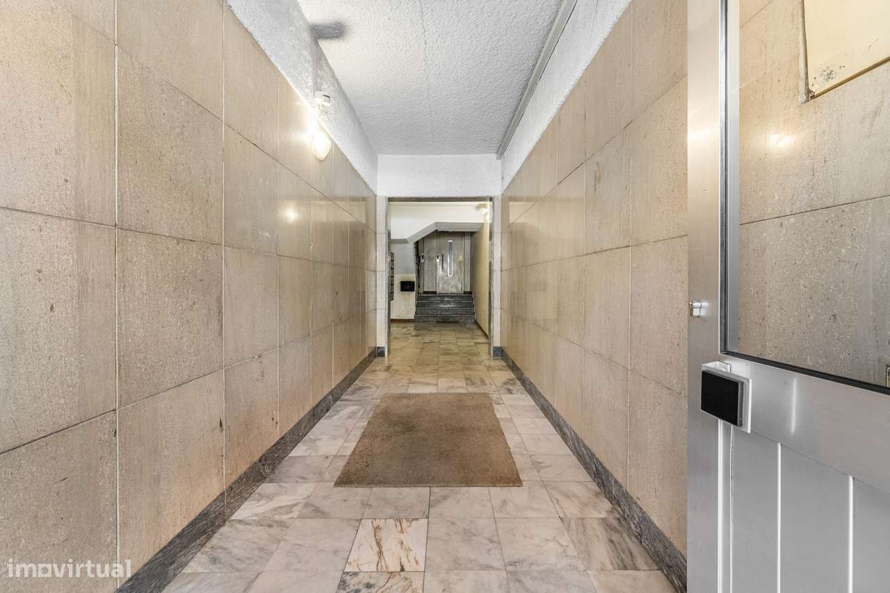 Apartamento T2+2 em plena Avenida da Liberdade-8