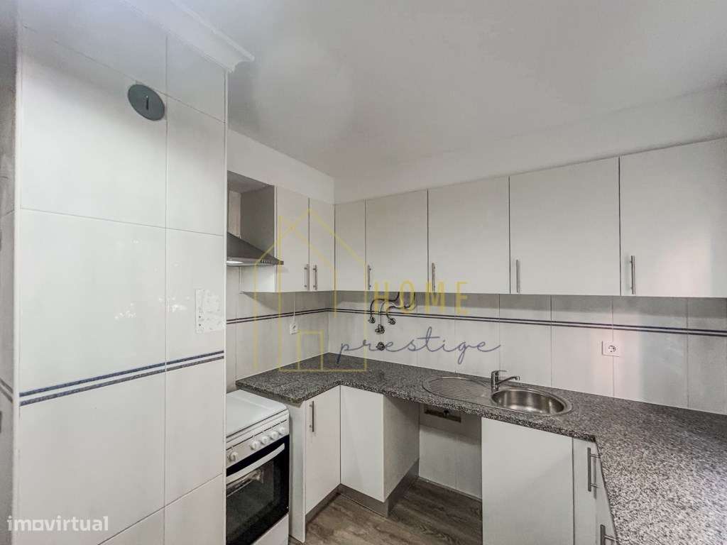 Fantástico Apartamento T2 Remodelado no Monte da Caparica-10