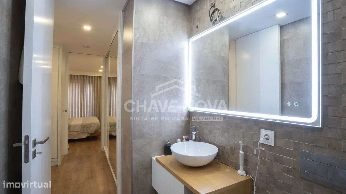 Apartamento T3 Renovado em São João da Madeira-18