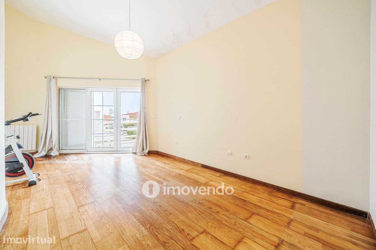 Moradia T5+2 com garagem, em condomínio com piscina, em Murches-30