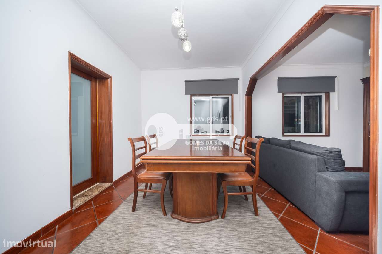 Moradia T3 com estabelecimento comercial em Dume, Braga-26