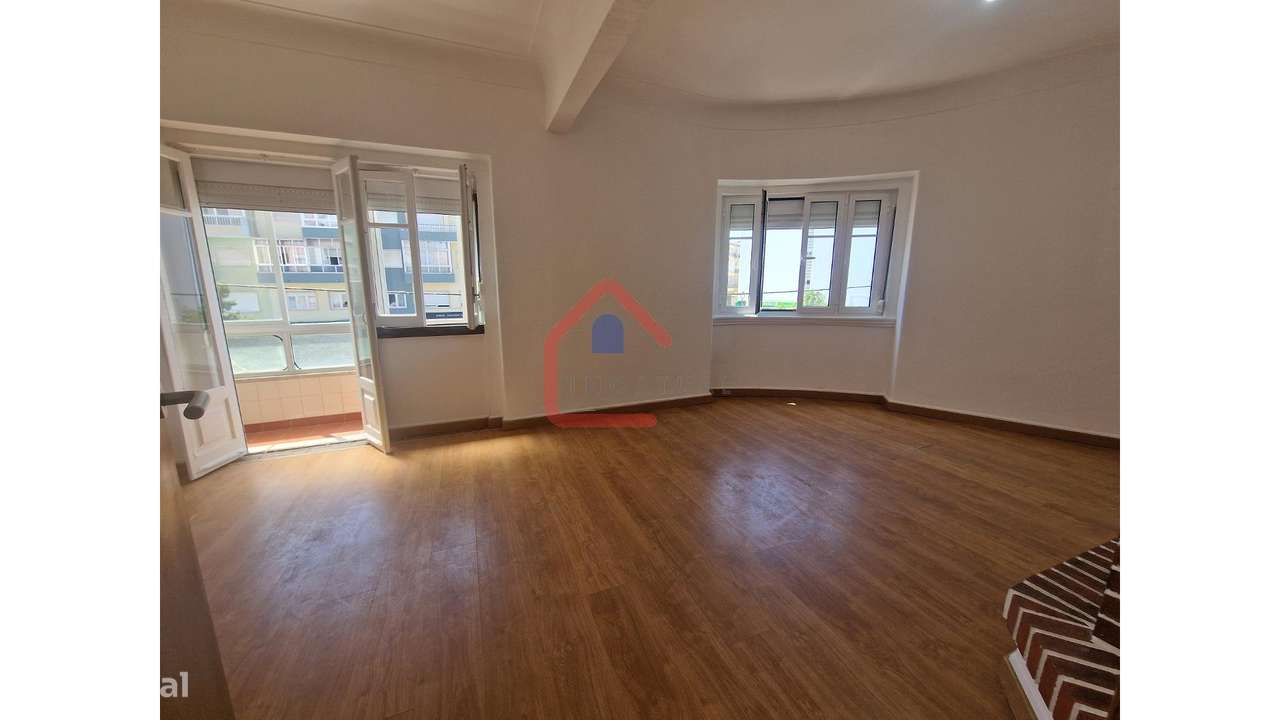 Apartamento T4 em Mercês-20