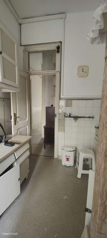 APARTAMENTO T-3 RUA TOMÁS RIBEIRO PARA REMODELAÇÃO TOTAL-29