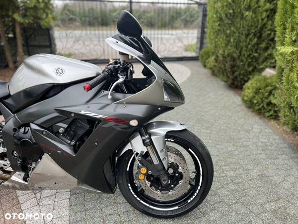 Yamaha R1 - 5