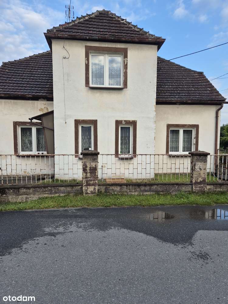 Bliźniak z garażem i piwnicą w spokojnej wsi