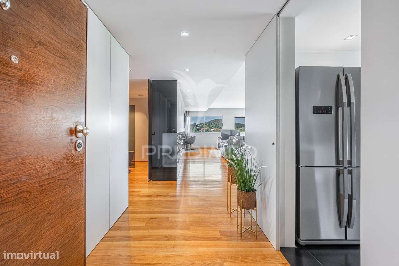 Exclusivo T3 de Prestígio em Urgezes – Luz, Sofisticação e Espaço S...-8