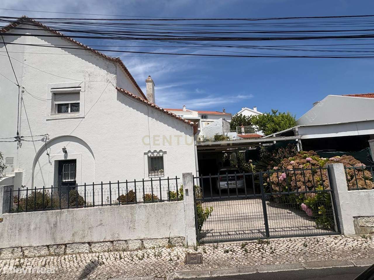 Moradia Geminada em Almada com Estacionamento e Luz Natural-8