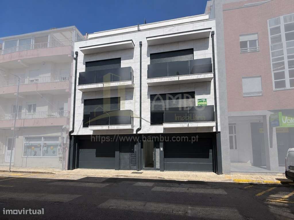 Apartamento T2 (NOVO) com lugar de garagem-0