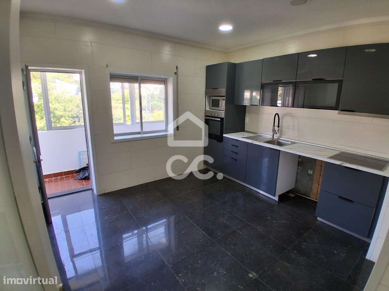 T3 Remodelado com 3 Frentes, Varandas e Elevador em Fânzeres, Gondomar-2