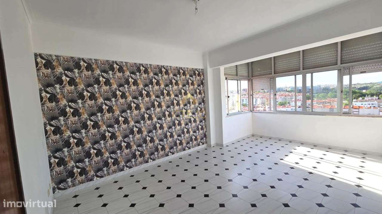 Apartamento T3 com Vista Rio em Sacavém-4