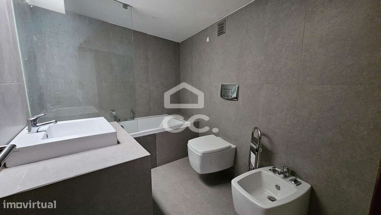 Andar de moradia V3 com terraço, localizada perto da biblioteca-24