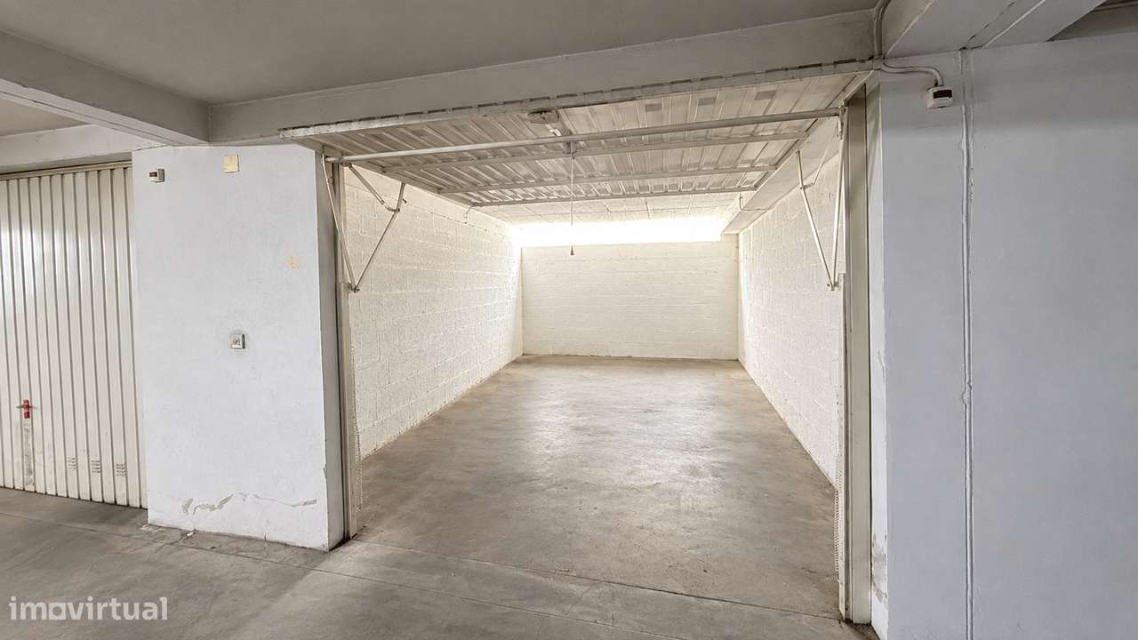 Garagem Fechada c/22 m² | Centro Rio Maior | Excelente Acessibilidade-16