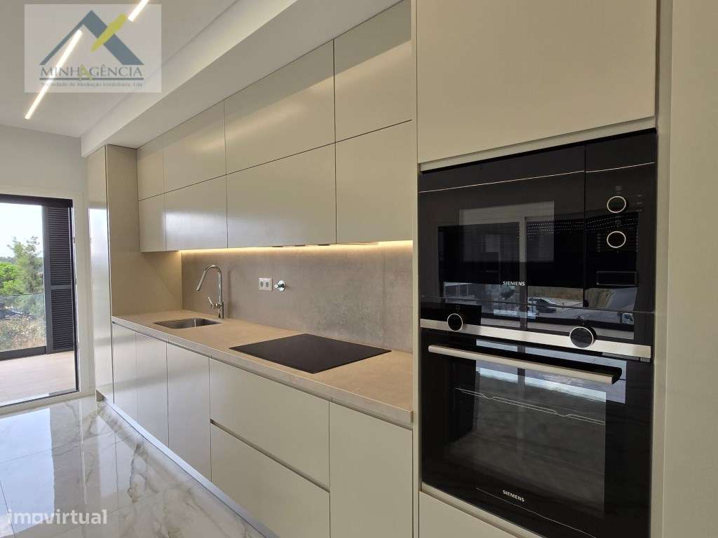 Apartamento T3 Novo com garagem e piscina no Montijo-5