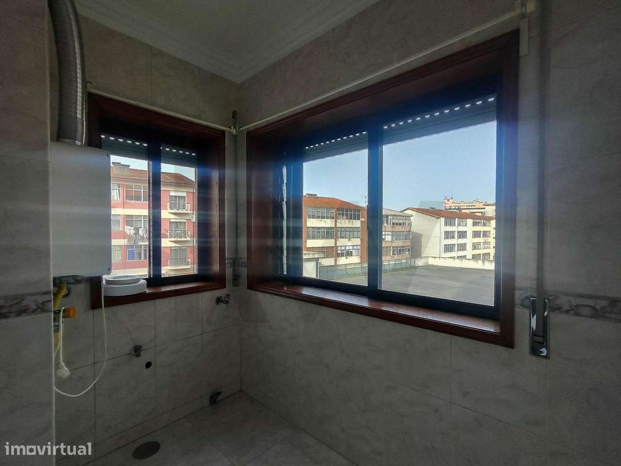 Apartamento t2 ao centro de Ermesinde para arrendamento com garagem - Grande imagem: 5/45