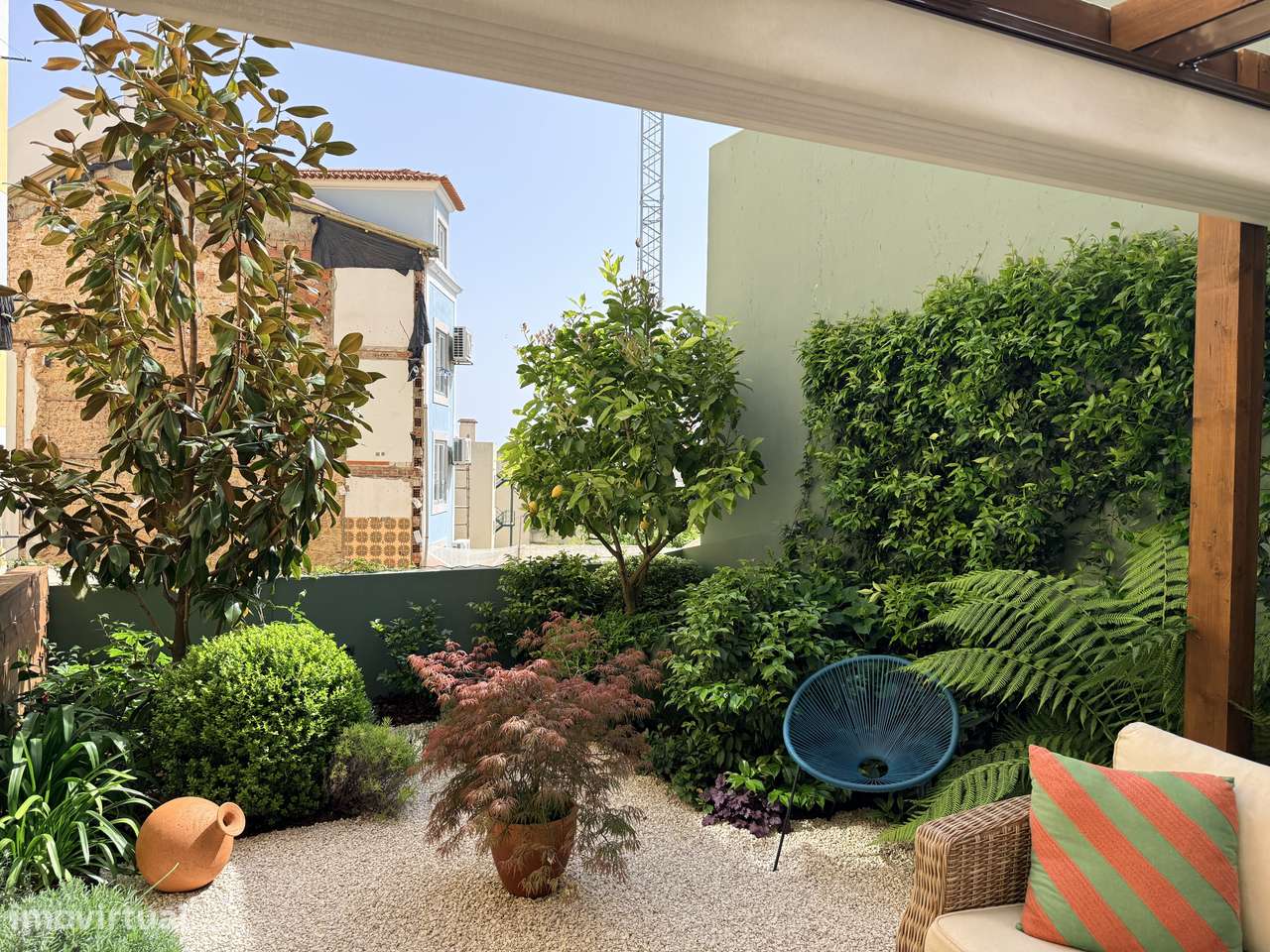 T2 com 2 casas de banho e jardim privativo na Graça-47