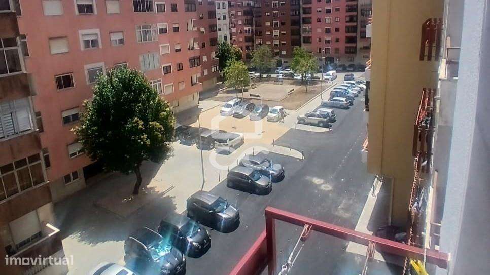Apartamento T3 com Vista Cidade em Agualva e Mira-Sintra-23