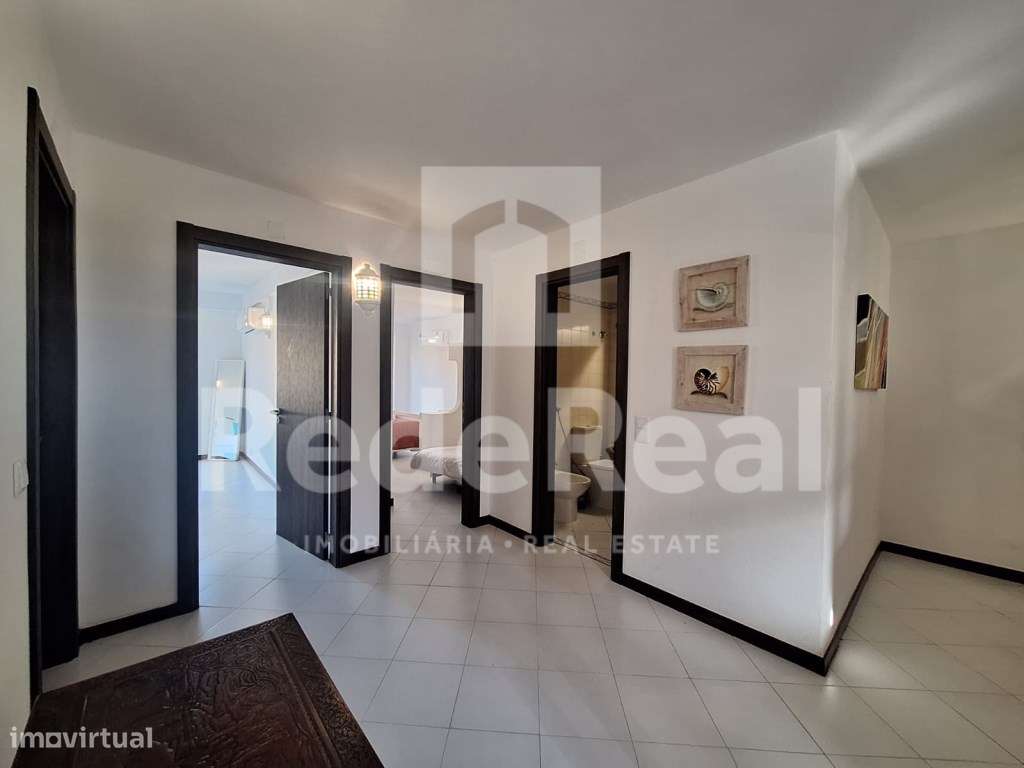 Moradia T3 + 1 com Boas Áreas em Lote de 300 m² - Centro de Albufeira-31