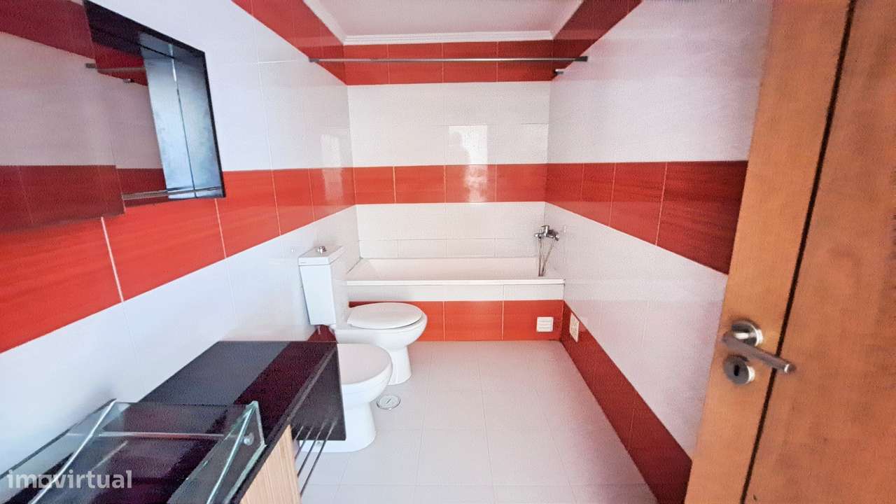 Apartamento T3  área total 145m2, 2 lugares estacionamento  Brandoa-6