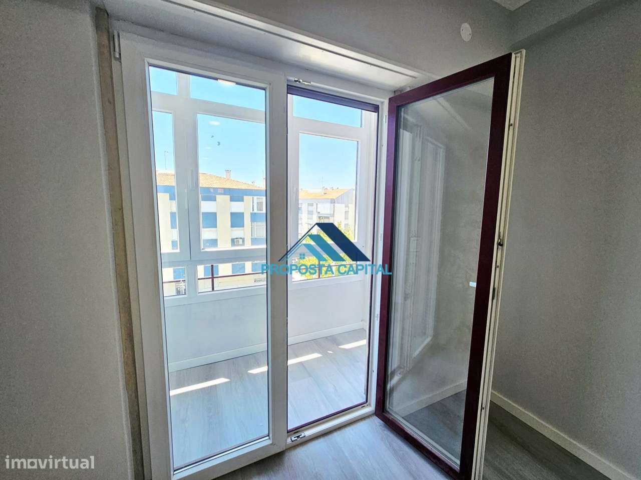 APARTAMENTO T4 REMODELADO CENTRO AMORA-32