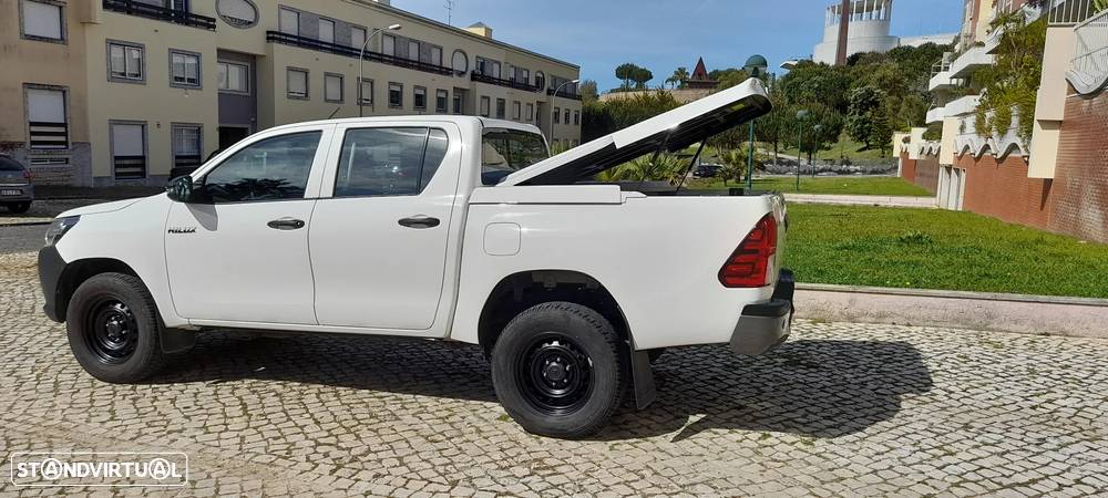 Toyota Hilux 2.4 D-4D 2WD CD CM - 8