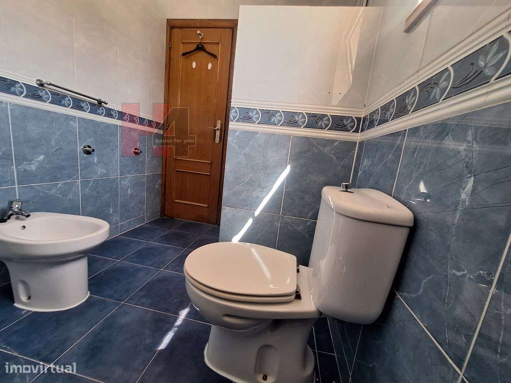 Moradia T4 com piscina inserida num terreno de 670m2 - Setúbal (OFE...-18