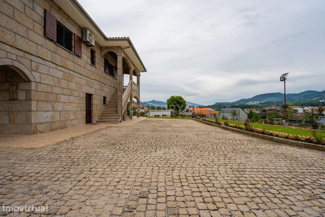 Imponente Moradia com 8 quartos, construída em pedra, situada em Proze - Grande imagem: 5/60