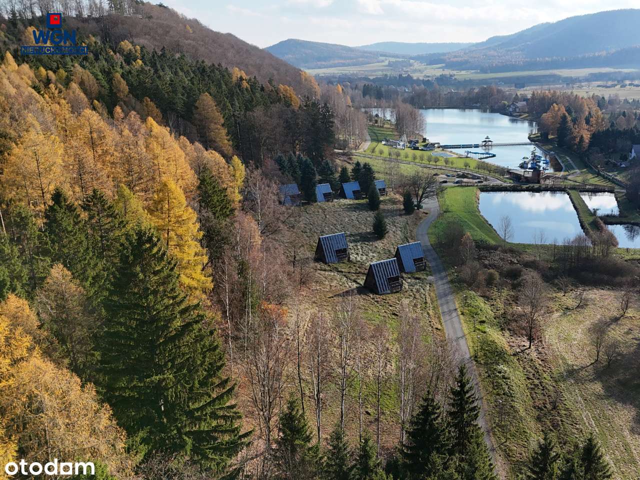 Grunt zabudowany 10-ma domkami nad jeziorem - na sprzedaż.-18
