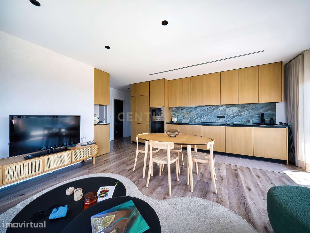 Um refúgio exclusivo suspenso sobre o Atlântico, na Nazaré - Grande imagem: 5/30