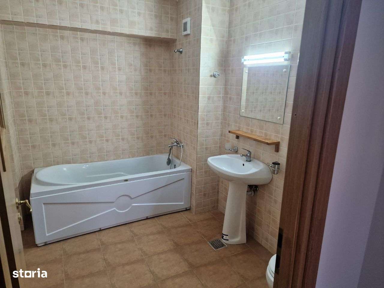 De vanzare apartament 2 camere dec etaj 5/7, 72 mp, Zamca ,Suceava-5