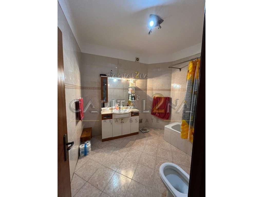 Prédio 4 Apartamentos T3 + Loja e ArmazémPrédio 4 Apartamentos T3 +...-4