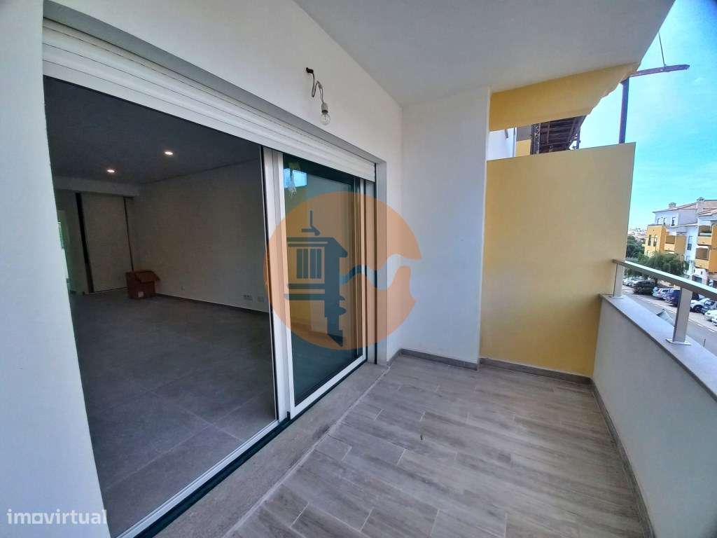 Excelente apartamento T3 com área total de 155m2, garagem e arrumos... - Grande imagem: 3/51