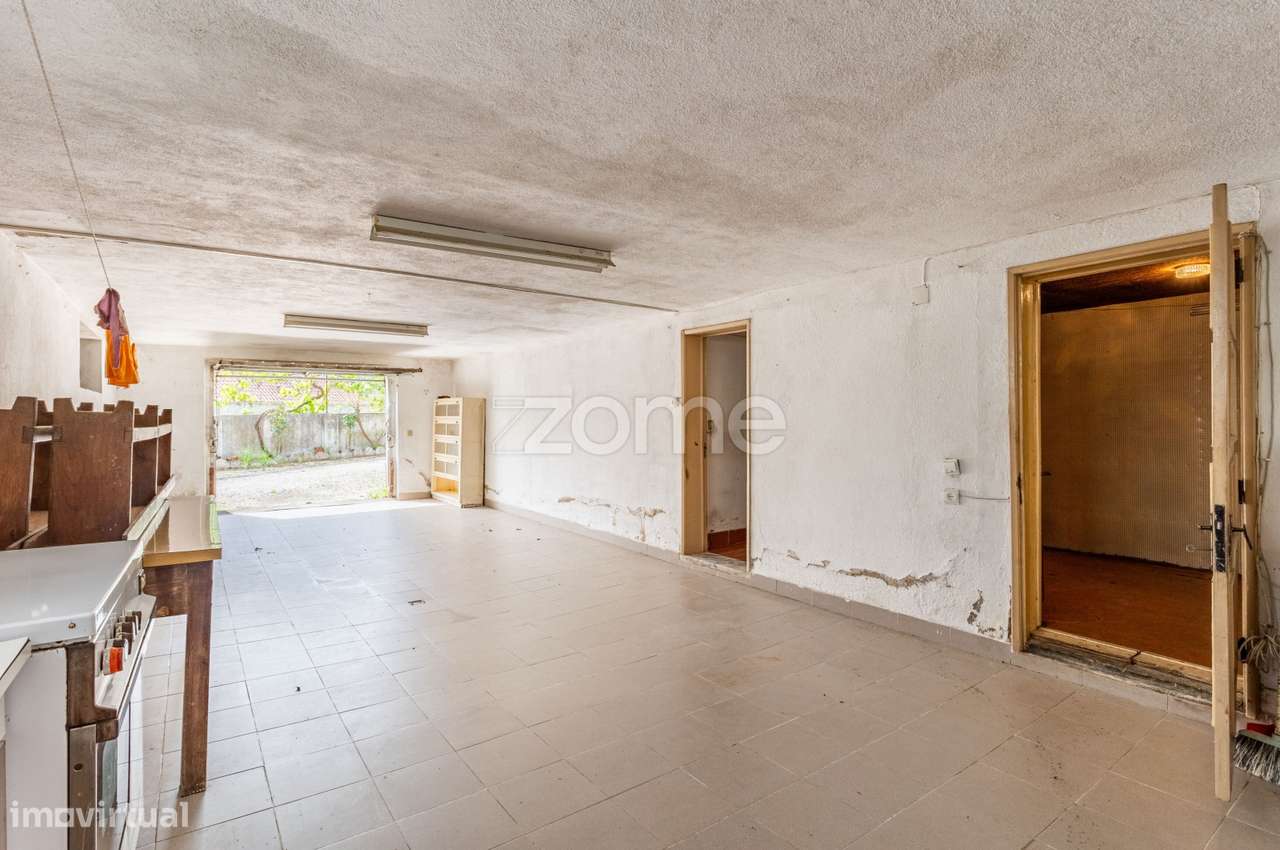 Moradia T4 em verdadeiro oásis urbano-36